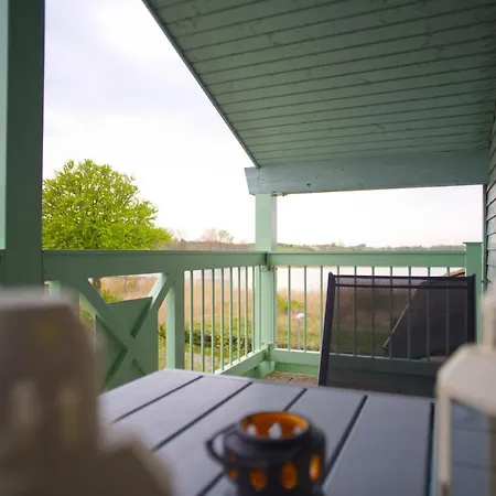 Ferienwohnung Mit Seeblick Im Haus Wizlaw 아파트